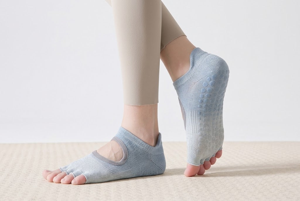 Non-Slip Yoga Socks Guide: Grip, Fit & Five-Toe Styles