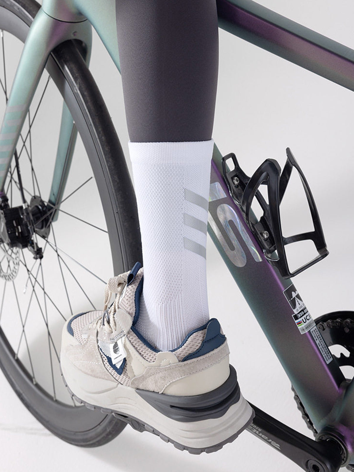 Flexvibe Unisex Long Cycling Socks Reflective Non-Slip Quick Dry for Road Bike Running