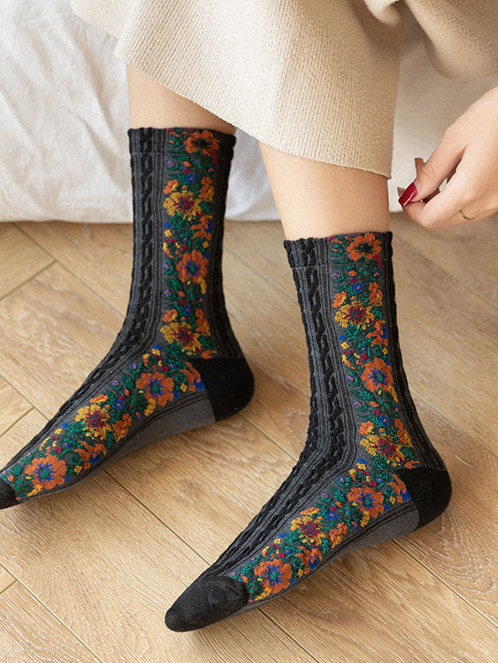 Vintage Women Mid-Calf Socks, Japanese Jacquard Floral Slouch Socks for Autumn Winter - Flexvibe product image 7