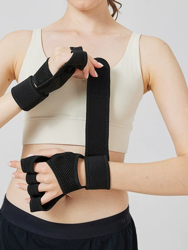 Flexvibe Half Finger Gym Gloves with Integrated Wrist Support, Non-Slip Silicone Straps Palm Protection Workout Gloves Prevent Blisters for Fitness Training