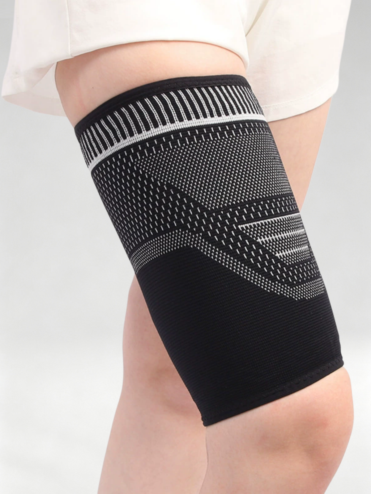Flexvibe Knitted Compression Thigh Sleeve for Men Women, Sports Support for Running Basketball Muay Thai Equestrian
