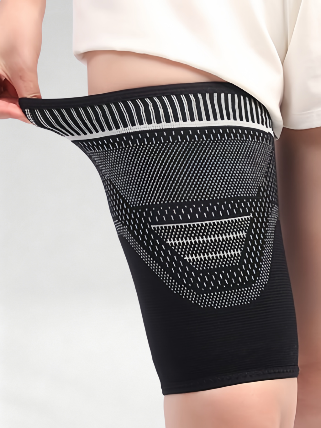 Flexvibe Knitted Compression Thigh Sleeve for Men Women, Sports Support for Running Basketball Muay Thai Equestrian